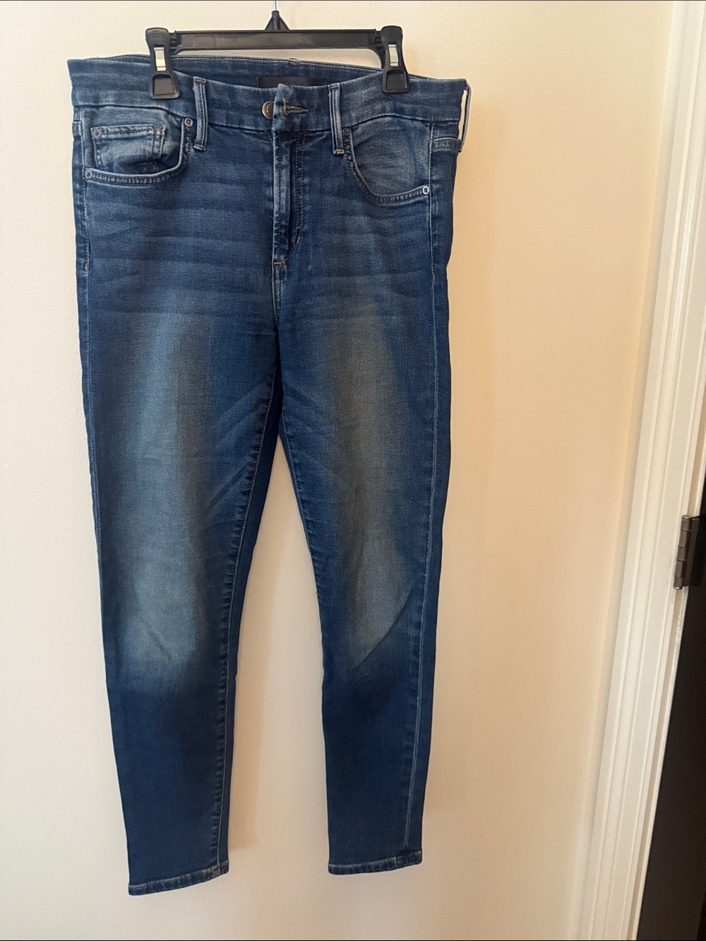 Joe's Jeans Skinny Jeans in Medium Blue Wash